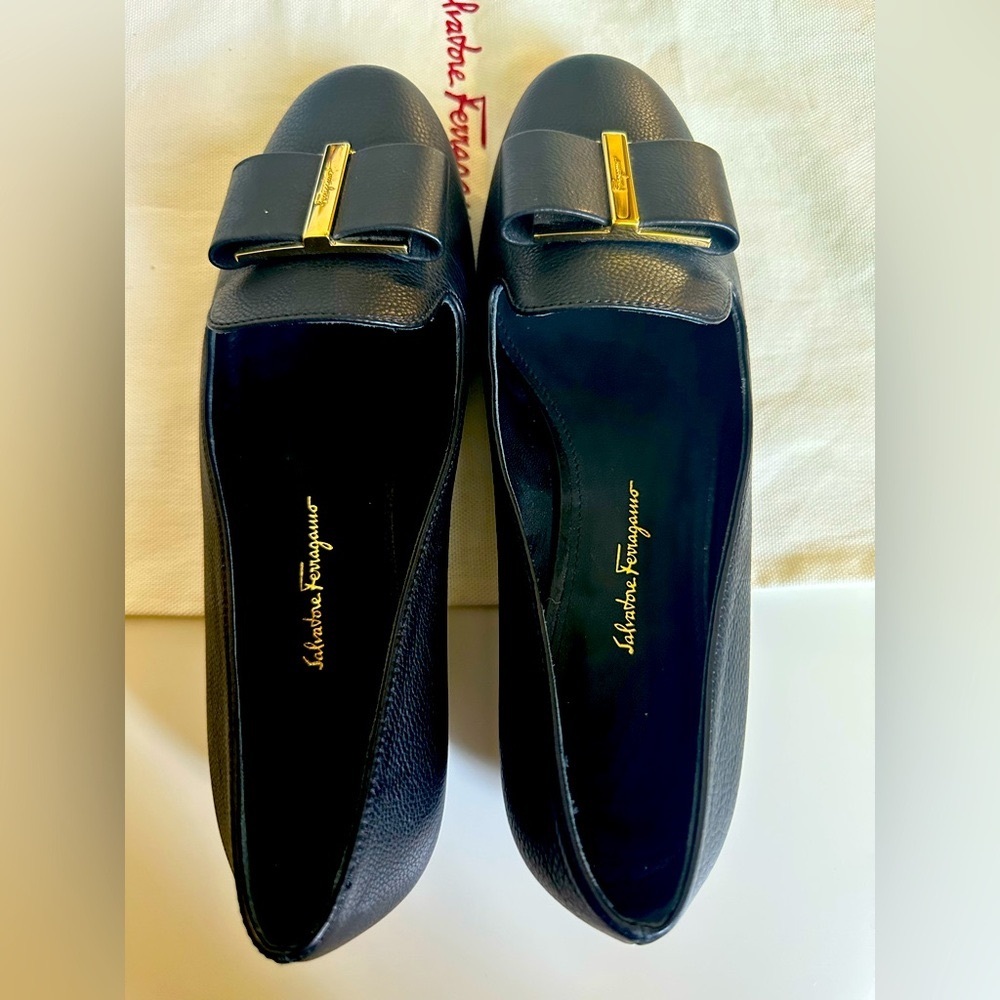 New Salvatore Ferragamo Sarno  Black Leather Flats